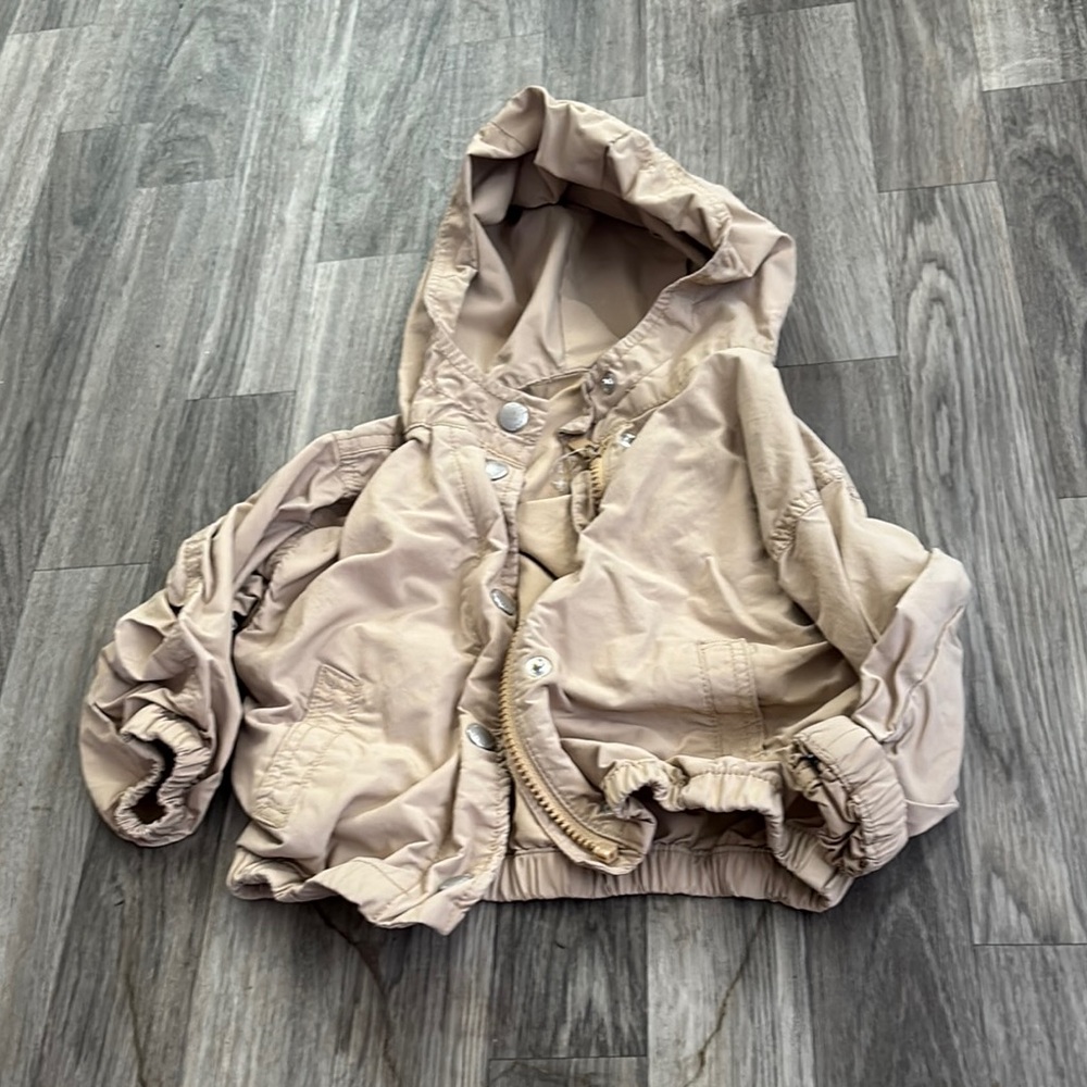 GAP Tan Puffer Jacket with Hood and Ruched Sleeves